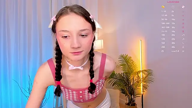 Snapshot of MilliMouse chatting on 12-01-25, 11:10 MilliMouse online show from 12-01-25, 11:10