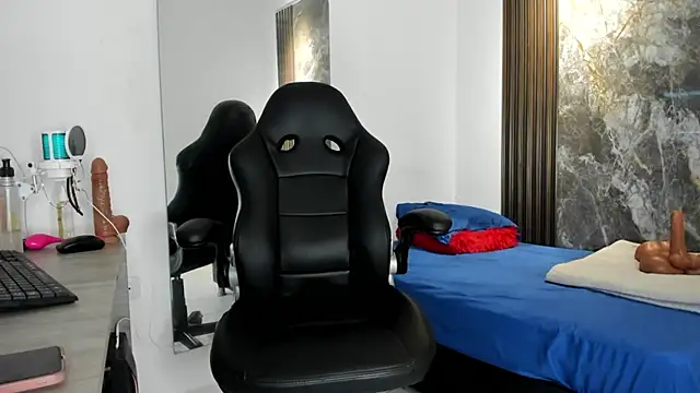 Snapshot of zafina_09 chatting on 11-16-25, 10:43 zafina 09 online show from 11-16-25, 10:43