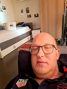 geilerd122 online show from 10-18-25, 01:12