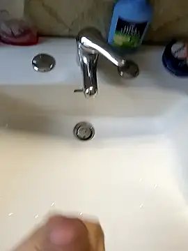 Snapshot of Empi19cm chatting on 09-17-25, 05:42 Empi19cm online show from 09-17-25, 05:42