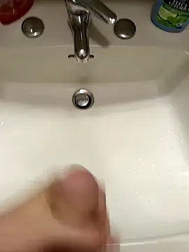 Snapshot of Empi19cm chatting on 09-18-25, 05:09 Empi19cm online show from 09-18-25, 05:09