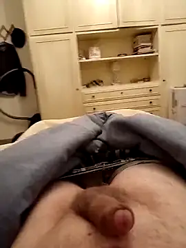 Snapshot of Empi19cm chatting on 02-28-26, 01:28 Empi19cm online show from 02-28-26, 01:28