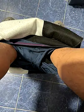 Snapshot of maialexte chatting on 12-15-25, 04:39 maialexte online show from 12-15-25, 04:39