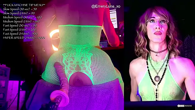 EmeryLune xo online show from 10-22-25, 04:02