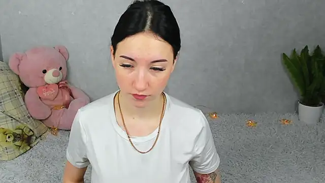 EileenMoores online show from 11-27-25, 02:46