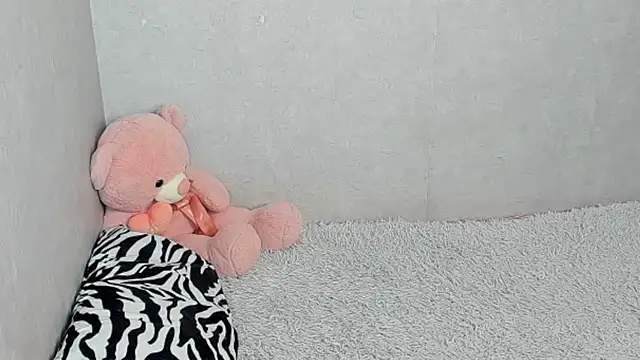 EileenMoores online show from 04-10-26, 04:28