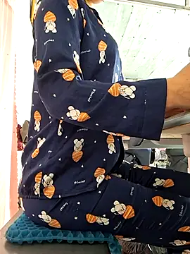 irina hana online show from 11-17-25, 01:22