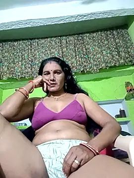 Snapshot of ZIVAA chatting on 10-16-25, 10:49 ZIVAA online show from 10-16-25, 10:49