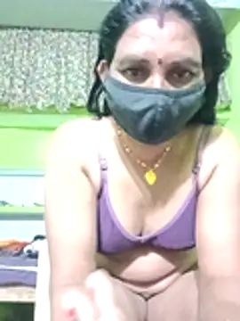 Snapshot of ZIVAA chatting on 10-29-25, 04:42 ZIVAA online show from 10-29-25, 04:42