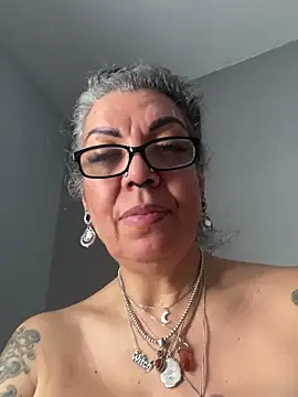 dieseldame1313 online show from 03-10-25, 08:34