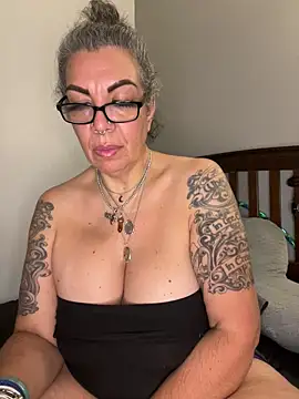 dieseldame1313 online show from 09-25-25, 09:24