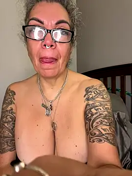 dieseldame1313 online show from 10-13-25, 10:26