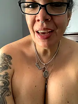 dieseldame1313 online show from 10-14-25, 05:25