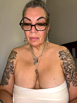 dieseldame1313 online show from 11-07-25, 12:10