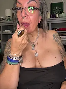 dieseldame1313 online show from 02-15-26, 11:23