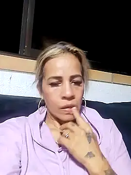 Snapshot of Alisson_Milf chatting on 09-18-25, 02:35 Alisson Milf online show from 09-18-25, 02:35