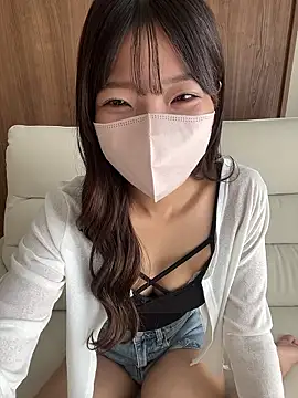 Snapshot of y_yunchan chatting on 10-15-25, 01:06 y yunchan online show from 10-15-25, 01:06