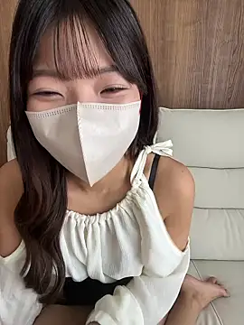 Snapshot of y_yunchan chatting on 10-16-25, 02:01 y yunchan online show from 10-16-25, 02:01