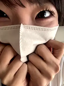 Snapshot of y_yunchan chatting on 10-17-25, 02:15 y yunchan online show from 10-17-25, 02:15