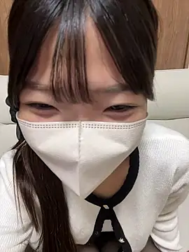 Snapshot of y_yunchan chatting on 10-27-25, 01:09 y yunchan online show from 10-27-25, 01:09