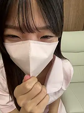 Snapshot of y_yunchan chatting on 10-28-25, 01:09 y yunchan online show from 10-28-25, 01:09