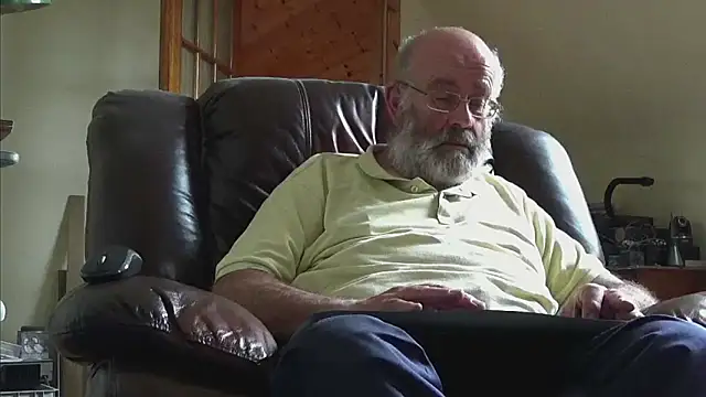 Snapshot of janzer13 chatting on 09-19-25, 01:01 janzer13 online show from 09-19-25, 01:01