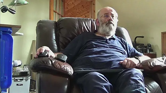 Snapshot of janzer13 chatting on 10-01-25, 12:00 janzer13 online show from 10-01-25, 12:00