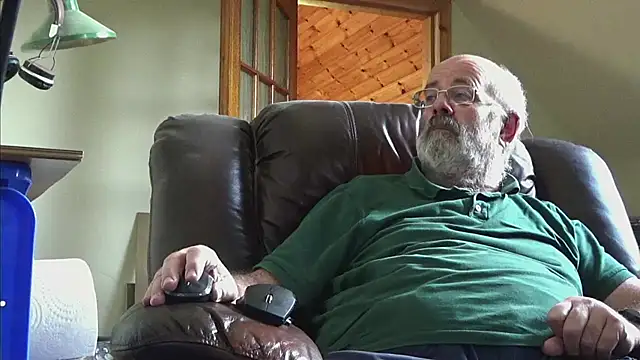 Snapshot of janzer13 chatting on 10-23-25, 12:48 janzer13 online show from 10-23-25, 12:48