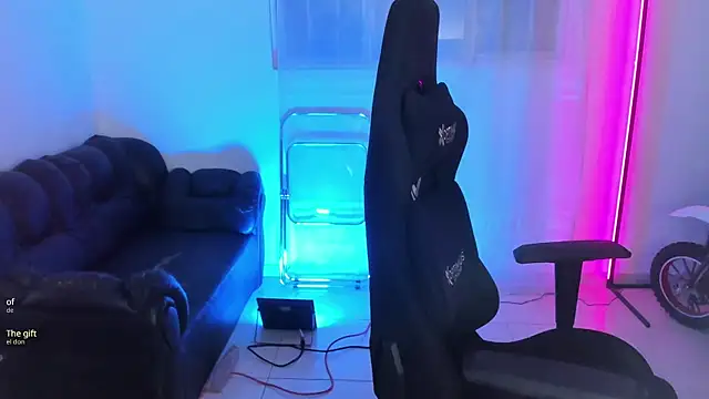 Snapshot of Aishelyng chatting on 09-26-25, 12:25 Aishelyng online show from 09-26-25, 12:25