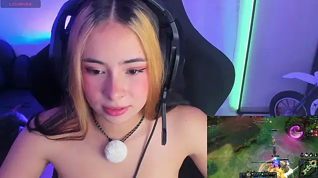 Snapshot of Aishelyng chatting on 10-19-25, 05:08 Aishelyng online show from 10-19-25, 05:08