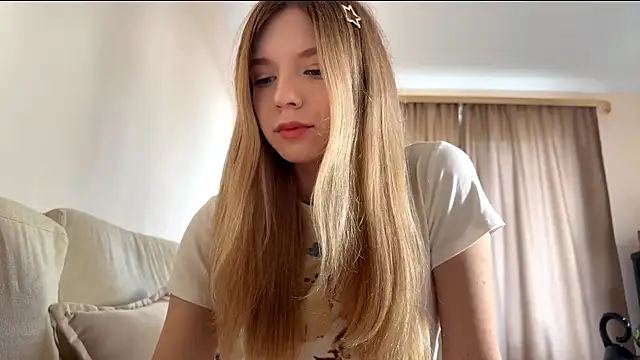 Snapshot of FruityXo chatting on 11-01-25, 11:45 FruityXo online show from 11-01-25, 11:45