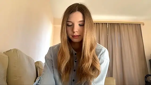 Snapshot of FruityXo chatting on 11-02-25, 11:45 FruityXo online show from 11-02-25, 11:45