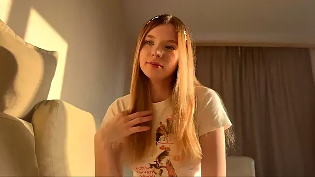 Snapshot of FruityXo chatting on 11-07-25, 12:49 FruityXo online show from 11-07-25, 12:49