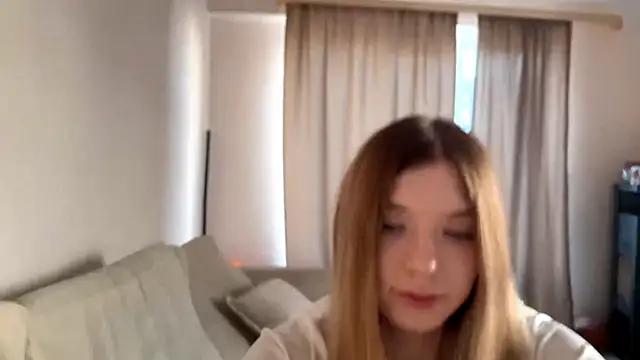 Snapshot of FruityXo chatting on 11-22-25, 01:43 FruityXo online show from 11-22-25, 01:43