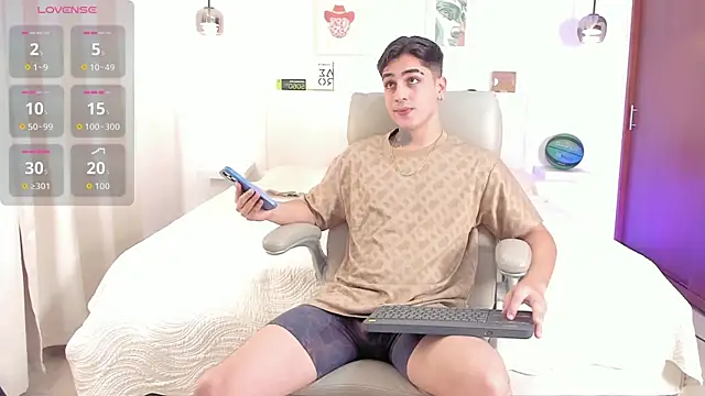 Thiago winteer online show from 11-21-25, 04:11