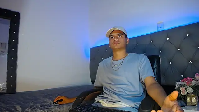 Charlie Cock  online show from 11-25-25, 04:01