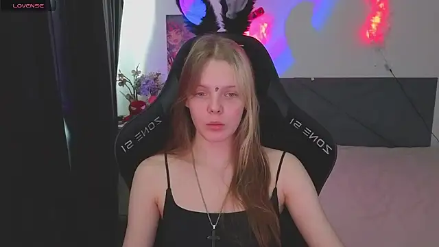 Snapshot of Luna_Navy chatting on 09-11-25, 09:20 Luna Navy online show from 09-11-25, 09:20