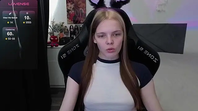 Snapshot of Luna_Navy chatting on 09-14-25, 09:30 Luna Navy online show from 09-14-25, 09:30