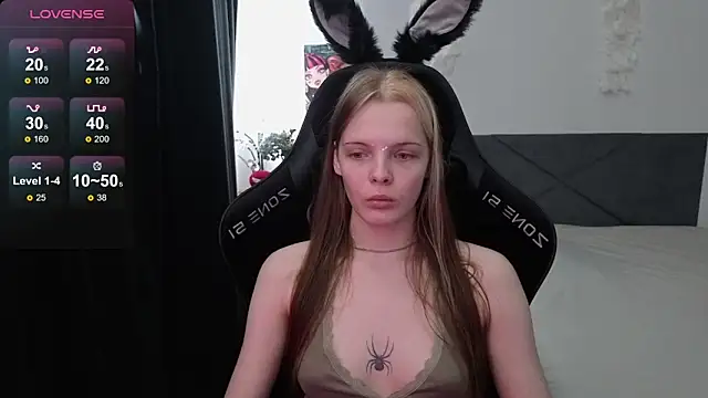 Snapshot of Luna_Navy chatting on 09-18-25, 09:55 Luna Navy online show from 09-18-25, 09:55