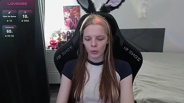 Snapshot of Luna_Navy chatting on 09-20-25, 08:37 Luna Navy online show from 09-20-25, 08:37