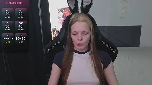 Snapshot of Luna_Navy chatting on 09-21-25, 09:11 Luna Navy online show from 09-21-25, 09:11