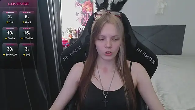 Snapshot of Luna_Navy chatting on 09-28-25, 08:31 Luna Navy online show from 09-28-25, 08:31