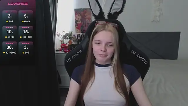 Snapshot of Luna_Navy chatting on 10-05-25, 09:07 Luna Navy online show from 10-05-25, 09:07