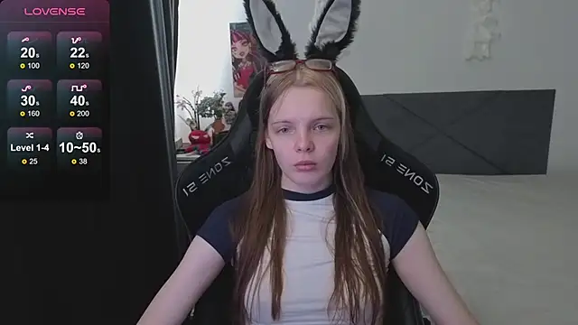 Snapshot of Luna_Navy chatting on 10-06-25, 09:18 Luna Navy online show from 10-06-25, 09:18