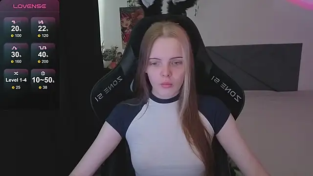 Snapshot of Luna_Navy chatting on 11-05-25, 09:09 Luna Navy online show from 11-05-25, 09:09