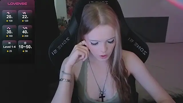 Snapshot of Luna_Navy chatting on 11-06-25, 09:10 Luna Navy online show from 11-06-25, 09:10