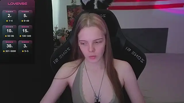 Snapshot of Luna_Navy chatting on 11-09-25, 09:07 Luna Navy online show from 11-09-25, 09:07