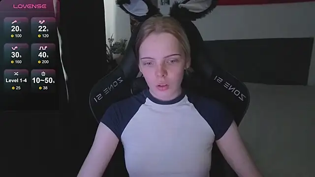 Snapshot of Luna_Navy chatting on 11-10-25, 09:08 Luna Navy online show from 11-10-25, 09:08