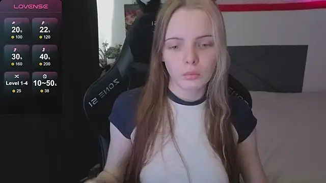 Snapshot of Luna_Navy chatting on 11-11-25, 09:09 Luna Navy online show from 11-11-25, 09:09