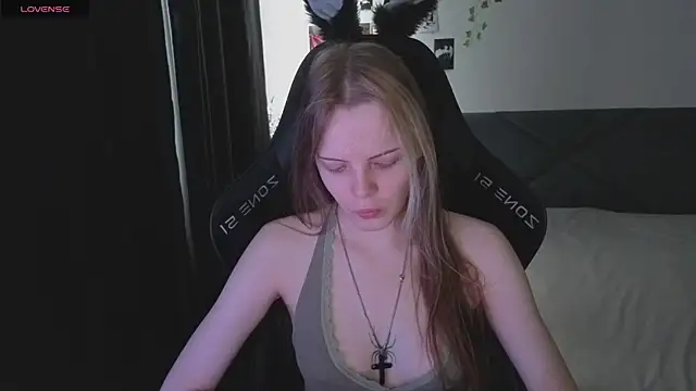 Snapshot of Luna_Navy chatting on 11-23-25, 08:25 Luna Navy online show from 11-23-25, 08:25